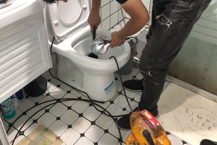 沙嘴街道疏通下水道