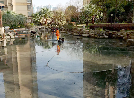 沙嘴街道景观池淤泥清理