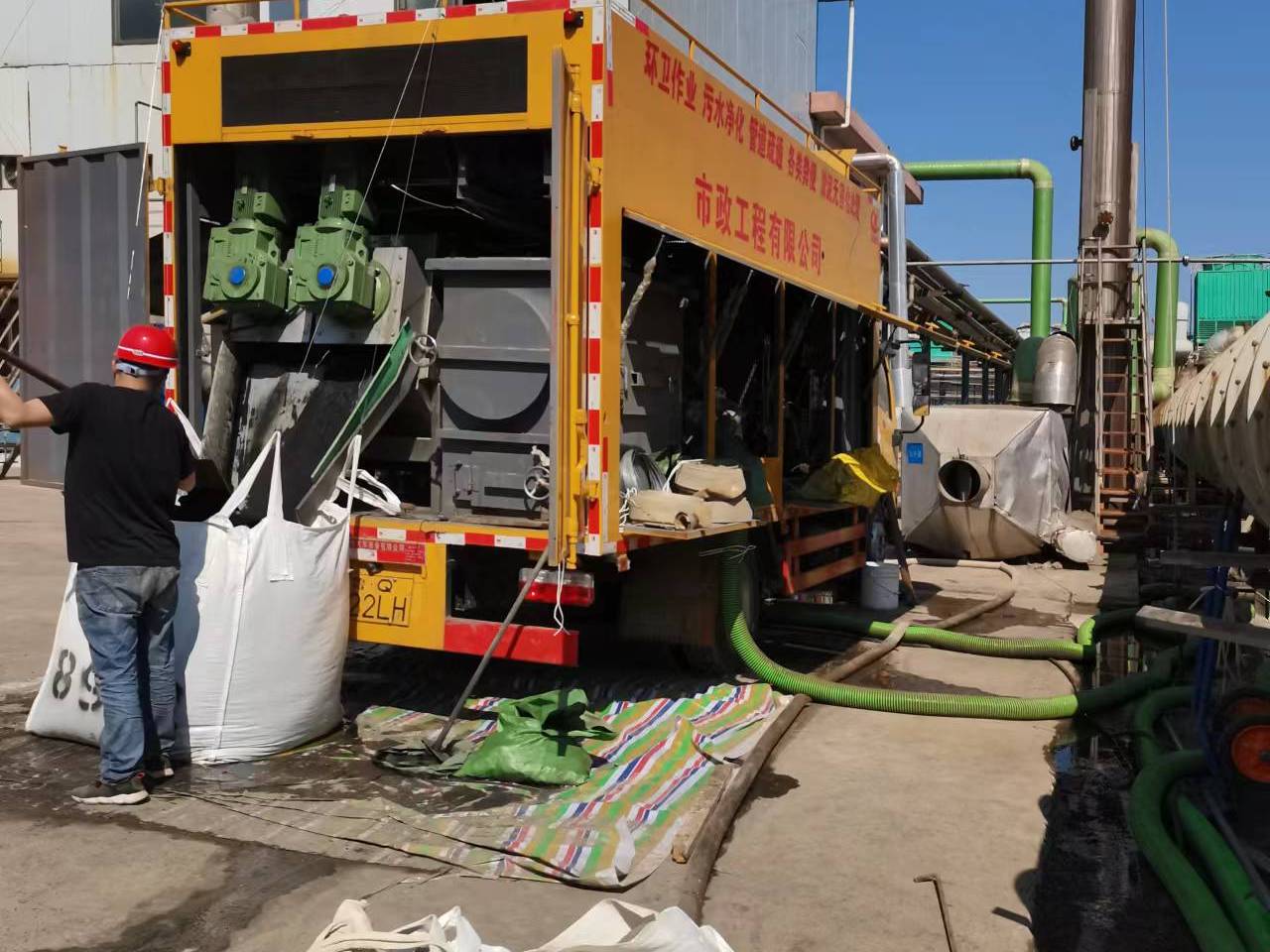 沙嘴街道淤泥压干处理